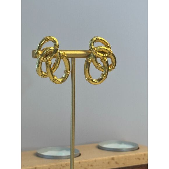 Vintage Avon Interlocking Bamboo Earrings - Picture 6 of 7